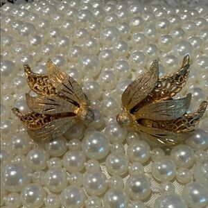 Signed Vintage Designer Kramer intricate brushed Gold Leaf clip on Earrings